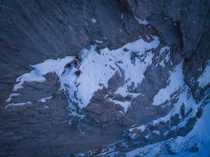 Grandes Jorasses, Direttissima, Pointe Walker, Charles Dubouloz, Clovis Paulin, Symon Welfringer  - Charles Dubouloz, Clovis Paulin & Symon Welfringer climbing the Direttissima on Pointe Walker of the Grande Jorasses (09-13/02/2023)
