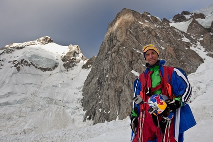 Valery Rozov - Il russo Valery Rozov dopo il BASE jump dal versante italiano del Monte Bianco.