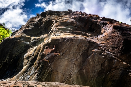 Marcello Bombardi, El puma, Chesod, Valle d’Aosta - Marcello Bombardi su El puma (9a) a Chesod in Valle d’Aosta