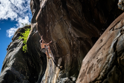 Marcello Bombardi, El puma, Chesod, Valle d’Aosta - Marcello Bombardi climbing El puma (9a) at Chesod in Valle d’Aosta, Italy