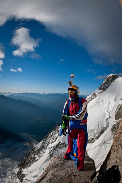 Valery Rozov - Valery Rozov e il primo BASE jump dal versante italiano del Monte Bianco