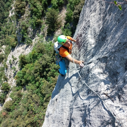 Gigante di Athos, Monte Casale, Valle del Sarca, Marco Bozzetta, Costante Carpella - Il Gigante di Athos ai Contrafforti del Monte Casale in Valle del Sarca (Marco Bozzetta, Costante Carpella)