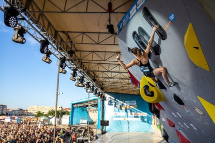 Oriane Bertone e Dohyun Lee vincono il loro primo oro in Coppa del Mondo Boulder a Praga