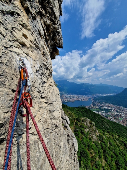 Torrione Quattordio, Monte Moregallo, Monti lariani, Osa di più, Cristian Candiotto - L'apertura di 'Osa di più' al Torrione Quattordio (Monte Moregallo, Monti lariani)