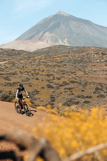 Andrea Lanfri, Tenerife, Monte Teide - Andrea Lanfri, dall'oceano Atlantico di Tenerife alla montagna più alta della Spagna e ritorno