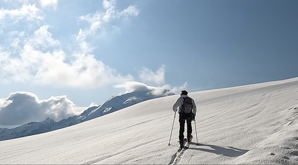 Punta degli Spiriti, Geisterspitze - Scialpinismo alla Punta degli Spiriti (Ortles - Cevedale): Paolo De Chiesa in salita