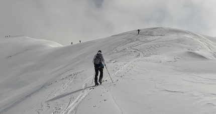 Punta degli Spiriti, Geisterspitze - Scialpinismo alla Punta degli Spiriti (Ortles - Cevedale): Paolo De Chiesa in salita