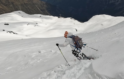 Punta degli Spiriti, Geisterspitze - Scialpinismo alla Punta degli Spiriti (Ortles - Cevedale): Paolo De Chiesa in discesa