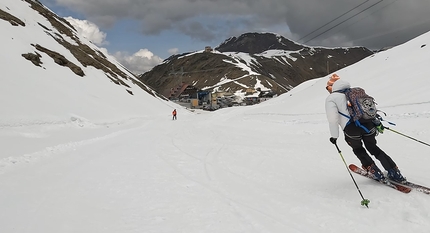 Punta degli Spiriti, Geisterspitze - Scialpinismo alla Punta degli Spiriti (Ortles - Cevedale): Paolo De Chiesa in discesa