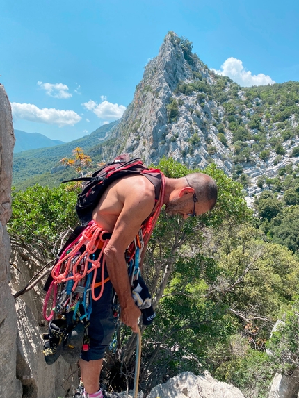 Dannata Bellezza, Monte Oddeu, Sardegna, Giuseppe Obinu, Luciano Muroni - L'apertura di Dannata Bellezza al Sas Palas de su Puntale (Monte Oddeu, Sardegna), di Giuseppe Obinu e Luciano Muroni