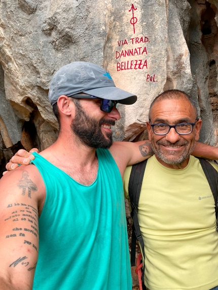 Dannata Bellezza, Monte Oddeu, Sardegna, Giuseppe Obinu, Luciano Muroni - Giuseppe Obinu e Luciano Muroni dopo l'apertura di Dannata Bellezza al Sas Palas de su Puntale (Monte Oddeu, Sardegna)