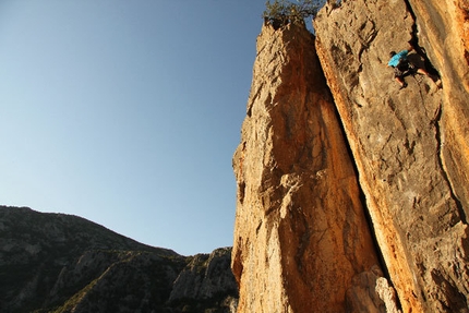 Accabadora - Gutturu Cardaxius - Sardegna - Bruno Fonnesu su L'appuntaballe 5c/6a