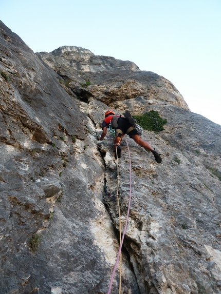 Sympathy for the Devil, Torre Costanza, Grigna Meridionale, Saverio De Toffol, Jorge Leonel Palacios - Sul primo tiro di Sympathy for the Devil alla Torre Costanza in Grignetta (Saverio De Toffol, Jorge Leonel Palacios 2022