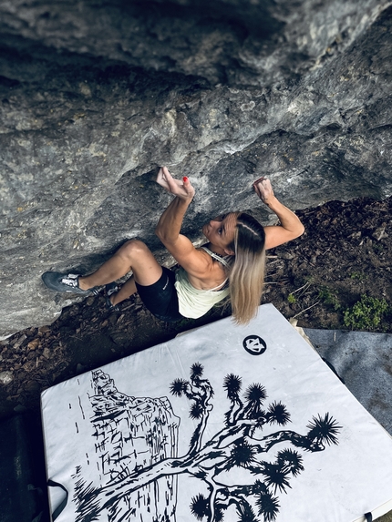 Jana Švecová nails Nova, new 8B+ boulder problem in Czech Republic