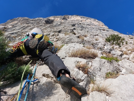 Via del Grola, Cima Capi, Valle del Sarca, Francesco Salvaterra, Jacopo Pellizzari - La prima ripetizione di Via del Grola alla Cima Capi in Valle del Sarca (Jacopo Pellizzari, Francesco Salvaterra 18/04/2023