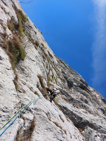 Via del Grola, Cima Capi, Valle del Sarca, Francesco Salvaterra, Jacopo Pellizzari - La prima ripetizione di Via del Grola alla Cima Capi in Valle del Sarca (Jacopo Pellizzari, Francesco Salvaterra 18/04/2023