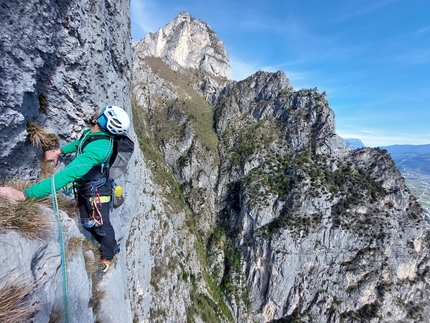 Via del Grola, Cima Capi, Valle del Sarca, Francesco Salvaterra, Jacopo Pellizzari - La prima ripetizione di Via del Grola alla Cima Capi in Valle del Sarca (Jacopo Pellizzari, Francesco Salvaterra 18/04/2023