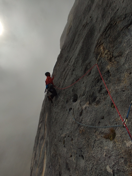 Spiz d’Agner, Dolomiti, Barbari nel TAO, Nicolò Geremia, Mirco Grasso - Nicolo Geremia e Mirco Grasso in apertura su Barbari nel TAO, Spiz d’Agner, Dolomiti 