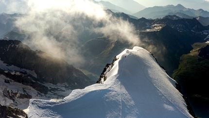 Nadir Maguet, Grandes Jorasses - Nadir Maguet durante la salita in velocità della via normale delle Grandes Jorasses lunedì 10 luglio 2023