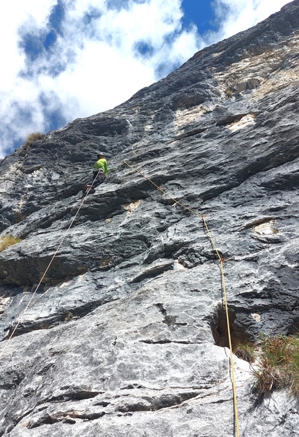 Alla Cima Cee nelle Dolomiti di Brenta Luca Giupponi e Rolando Larcher scoprono Recessione Globale