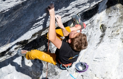Pepa Šindel - Pepa Šindel climbing Hypoxia extension 9a in Slovakia