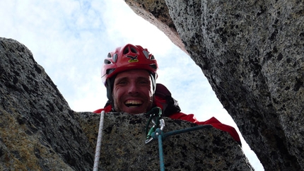 I 40 ruggenti e 'Osa, ma non troppo', Cerro Cota 2000 (Paine, Patagonia) - Rolando Larcher sul nono tiro (Elio Orlandi, Michele Cagol, Fabio Leoni, Rolando Larcher)