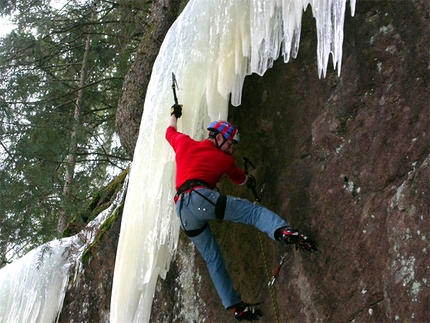 Drytooling Val di Fiemme, Cavalese - Val di Fiemme, Cavalese, località Cascata - dry tooling