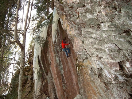 Drytooling Val di Fiemme, Cavalese - Val di Fiemme, Cavalese, località Cascata - dry tooling