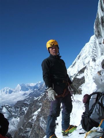 Japanese expedition climbs Lhotse South Face - At the end of December a Japanese expedition led by Osamu Tanabe managed to climb the south Fasce of Lhotse (8516m) in winter, but turned back 40m short of the summit.