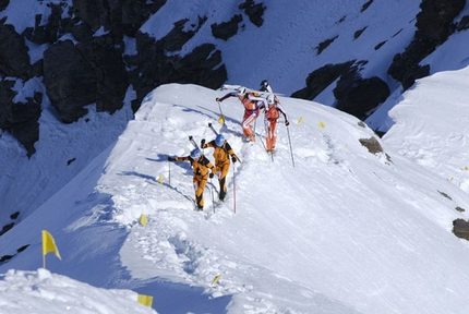 XIII Tour du Rutor: sci alpinismo da grande corsa - 9/04/2007 Arvier, Val d’Aosta: il podio del XIII Tour du Rutor va agli atleti dell’esercito della Scuola Militare Alpina che confermano la loro grande tradizione nella classica gara dello sci alpinismo valdostano.