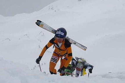 Tour du Rutor 2006, Arvier, Valle d'Aosta - La valdostana Gloriana Pellissier passa in testa fra le donne in cima alla prima salita (uscita dal canalino d'accesso al ghiacciaio del Chateau Banc