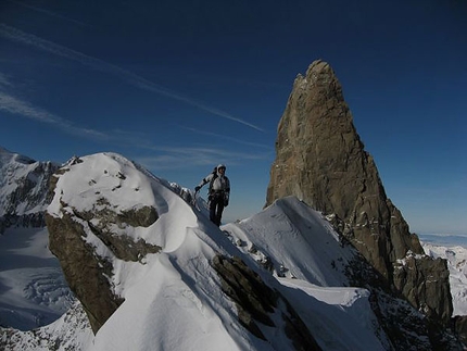 Miha Valic and the 82 4000m peaks in the Alps in 102 days - From 27/12/2006 to 7/04/2007 the Slovenian Mountain Guide Miha Valic climbed all 82 peaks over 4000m high catalogued in the UIAA list.