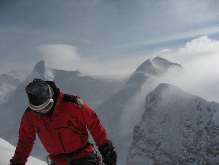 Miha Valic and the 82 4000m peaks in the Alps in 102 days - From 27/12/2006 to 7/04/2007 the Slovenian Mountain Guide Miha Valic climbed all 82 peaks over 4000m high catalogued in the UIAA list.