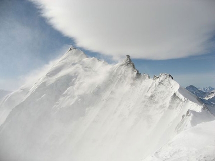 Miha Valic e le 82 cime oltre i 4000m delle Alpi in 102 giorni - Dal 27/12/2006 al 7/04/2007 l’alpinista slovena e guida alpina internazionale Miha Valic ha salito, con vari compagni, tutte le 82 cime alpine oltre i 4000m di quota comprese nell’elenco dell’UIAA.