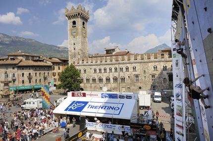 Climbing Worldcup Speed: a Trento vittoria di Da Silva  e Skripov - Il 1° maggio la venezuelana Rosmary Da Silva e il russo Anatoly Skripov si sono aggiudicati la seconda tappa della Coppa del mondo di velocità nella gara disputata in Piazza Duomo a Trento.