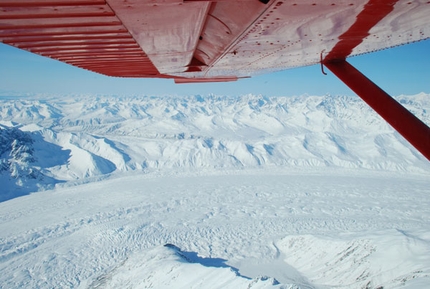 La grande traversata del Denali - Michele Barbiero e Giuliano De Marchi tra marzo e aprile hanno compiuto la traversata del Denali (Mount McKinley 6.192) in Alaska. Una bella avventura e un gran tour di 115 km passando per la (freddissima) cima della montagna più alta del Nord America...