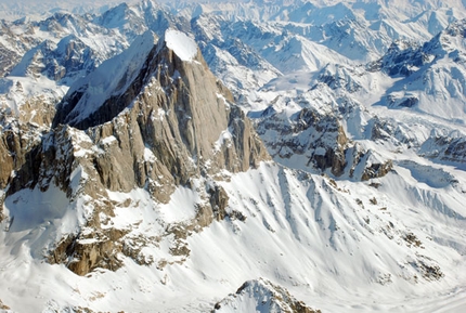 La grande traversata del Denali - Michele Barbiero e Giuliano De Marchi tra marzo e aprile hanno compiuto la traversata del Denali (Mount McKinley 6.192) in Alaska. Una bella avventura e un gran tour di 115 km passando per la (freddissima) cima della montagna più alta del Nord America...