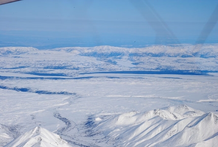 La grande traversata del Denali - Michele Barbiero e Giuliano De Marchi tra marzo e aprile hanno compiuto la traversata del Denali (Mount McKinley 6.192) in Alaska. Una bella avventura e un gran tour di 115 km passando per la (freddissima) cima della montagna più alta del Nord America...