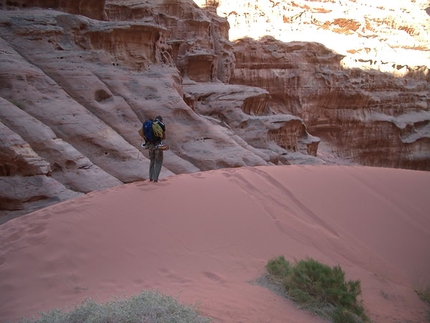 Arrampicare nel Wadi Rum - Al confine tra la Giordania e l' Arabia Saudita, il deserto del Wadi Rum, per vivere l'arrampicata da mille e una notte...