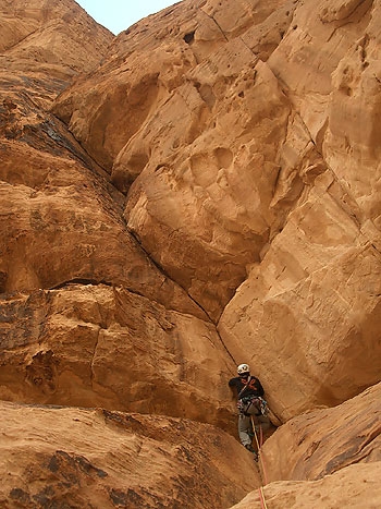 Arrampicare nel Wadi Rum - Al confine tra la Giordania e l' Arabia Saudita, il deserto del Wadi Rum, per vivere l'arrampicata da mille e una notte...