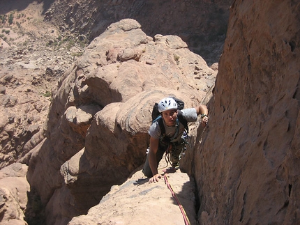 Arrampicare nel Wadi Rum - Al confine tra la Giordania e l' Arabia Saudita, il deserto del Wadi Rum, per vivere l'arrampicata da mille e una notte...