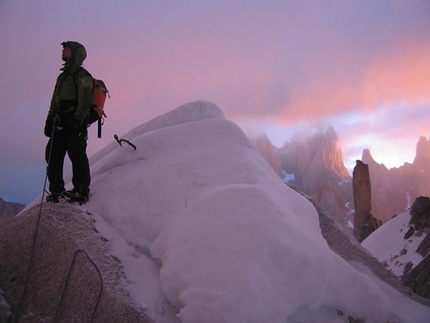 Anthamatten e Berthod in Patagonia: amore a prima vista - Nel febbraio 2007 Cyrille Berthod e Simon Anthamatten al loro primo viaggio in Patagonia hanno salito 8 cime di rilievo nel massiccio del Fitz Roy - Aguja  De L’S, Saint Exupery, St.Raphael, Poincenot, Fitz Roy, Mermoz, Guillaumet e Cerro Torre.