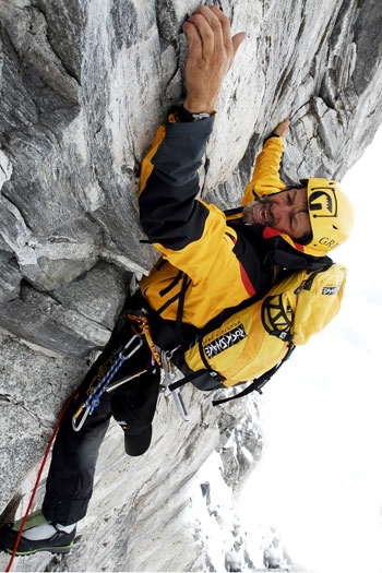 Alpinismo: Kammerlander e Unterkircher in vetta allo Jasemba - Il 22/05 alle ore 15,00 Hans Kammerlander e Karl Unterkircher hanno raggiunto la vetta dello Jasemba (7350m, Nepal) realizzando la prima salita della parete sud.