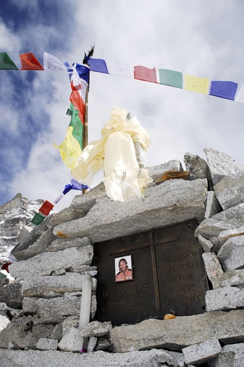 Kammerlander and Unterkircher summit Jasemba (7350m) Nepal - At 15.00 on 22/05 Hans Kammerlander and Karl Unterkircher made the first ascent of the south Face of Jasemba (7350m, Nepal).