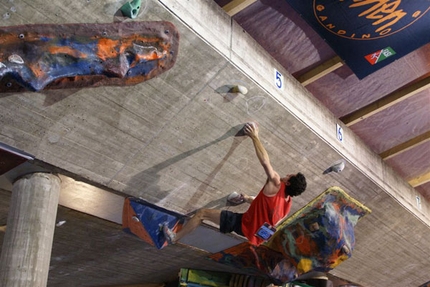 Coppa Italia Boulder e Dry Tooling di Gandino, i risultati - Il 26-27/05 a Gandino (Bg) Gabriele Moroni e Roberta Longo hanno vinto la seconda tappa della Coppa Italia Boulder, davanti a Michele Caminati e Cassandra Zampar (2° posto) e Stefano Ghidini e Claudia battaglia (3°). Raffaele Mercuriali e Angelika Rainer si sono aggiudicati invece la seconda prova della Coppa Italia di Dry tooling precedendo Mauro Rizzi e Barbara Zwerger  (2°) e Matteo Rivadossi e Silvia Cian (3°).