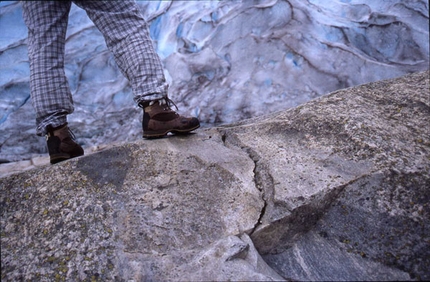 Fjordtrek: Norvegia da vertigini - Il viaggio fantastico nella Norvegia dei fiordi di Franco Voglino e Annalisa Porporato, alla scoperta del confine tra il cielo, il mare e le altissime pareti delle montagne norvegesi.