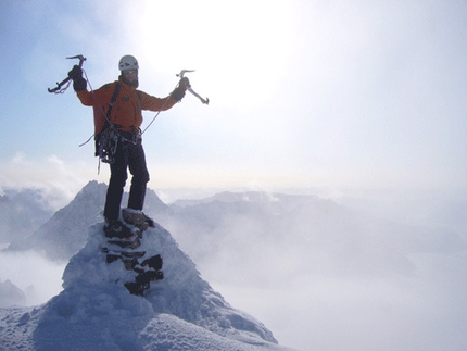 Spitzbergen climbing Expedition to the Atomfjella mountains - In April a mixed Slovenian – Swiss - German headed to Spitzbergen in Norway where they made numerous mixed first ascents. 