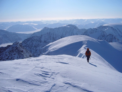 Spitzbergen climbing Expedition to the Atomfjella mountains - In April a mixed Slovenian – Swiss - German headed to Spitzbergen in Norway where they made numerous mixed first ascents. 