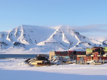 Spitzbergen climbing Expedition to the Atomfjella mountains - In April a mixed Slovenian – Swiss - German headed to Spitzbergen in Norway where they made numerous mixed first ascents. 