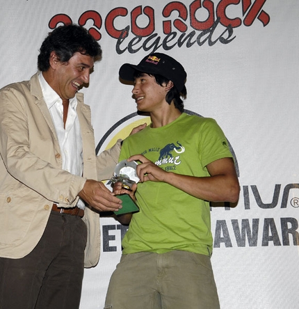 Arco Rock Legends 2007 - Lorenzo Delladio, CEO La Sportiva giving David Lama the La Sportiva Competition Award